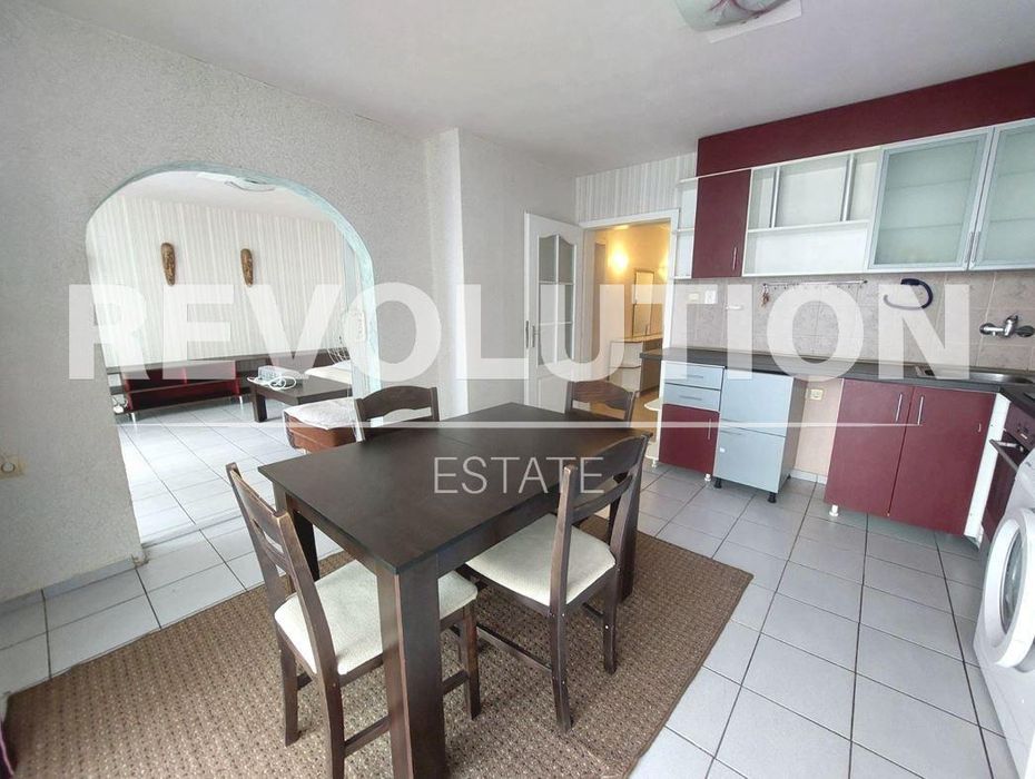 Тристаен апартамент в района на Чайка!