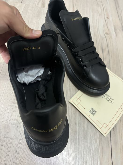 Papuci Alexander McQueen negrii marimea 43