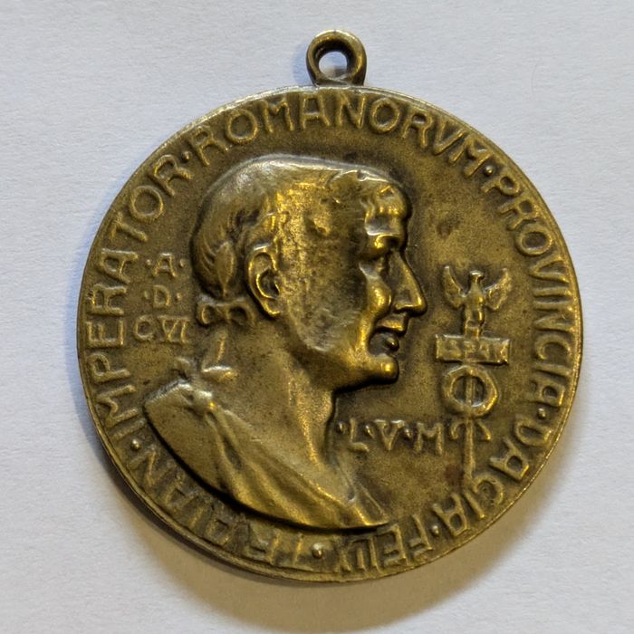 Medalie Ferdinand I și Traian