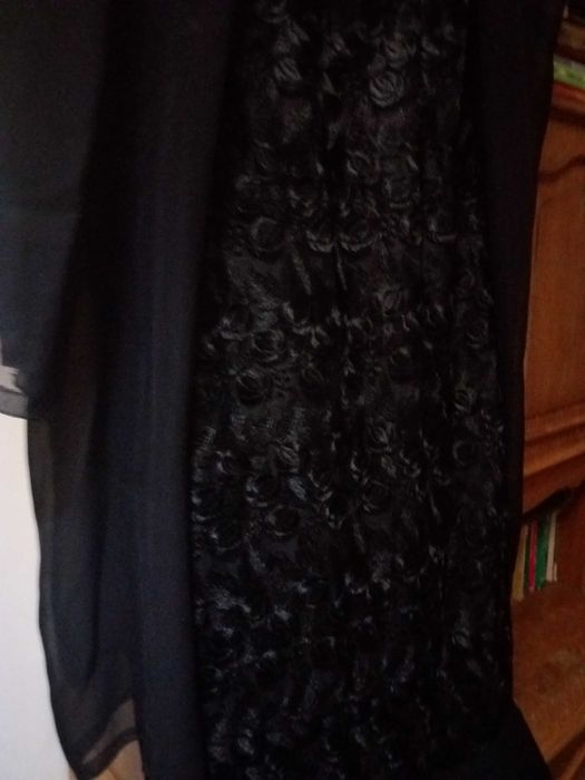 rochie seara  din dantela ,bleizer , esarfa  ,cercei ,pantofi- 150 lei