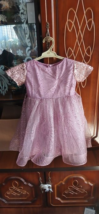 Срочно продаются новые детские платья на девочек 2-7лет