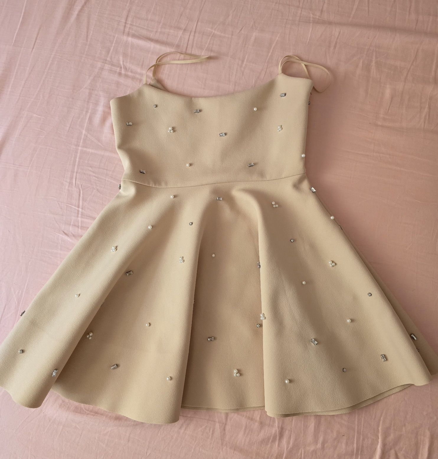 Къса обемна рокля с камъчета Zara