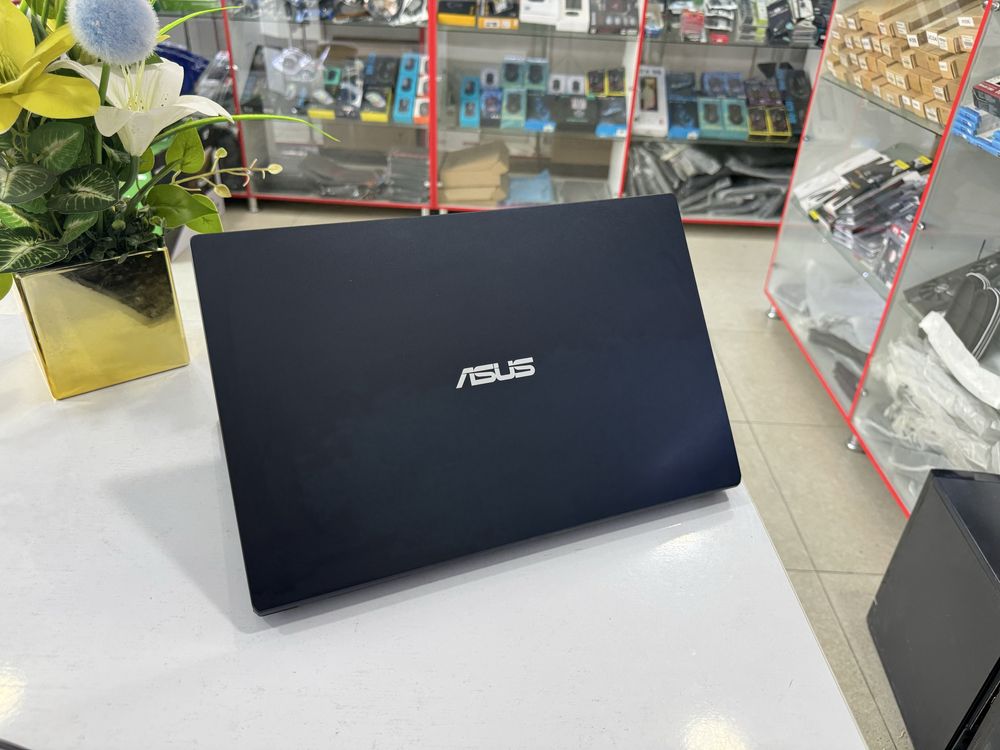 asus pashti yangidek ofis ishlari uchun 2 ta ssd lik umuman qotmidi