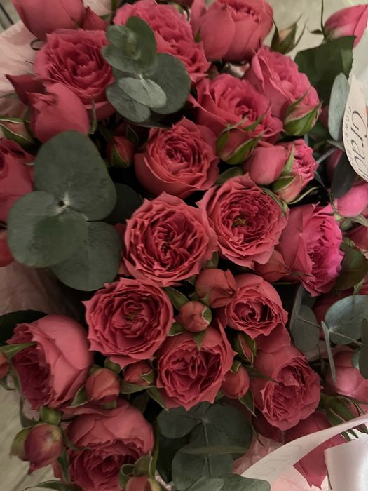 Кустовые розы очень свежие