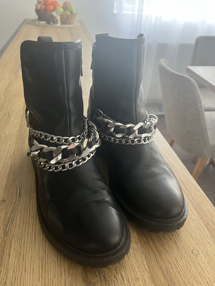 Guess 39 боти като нови
