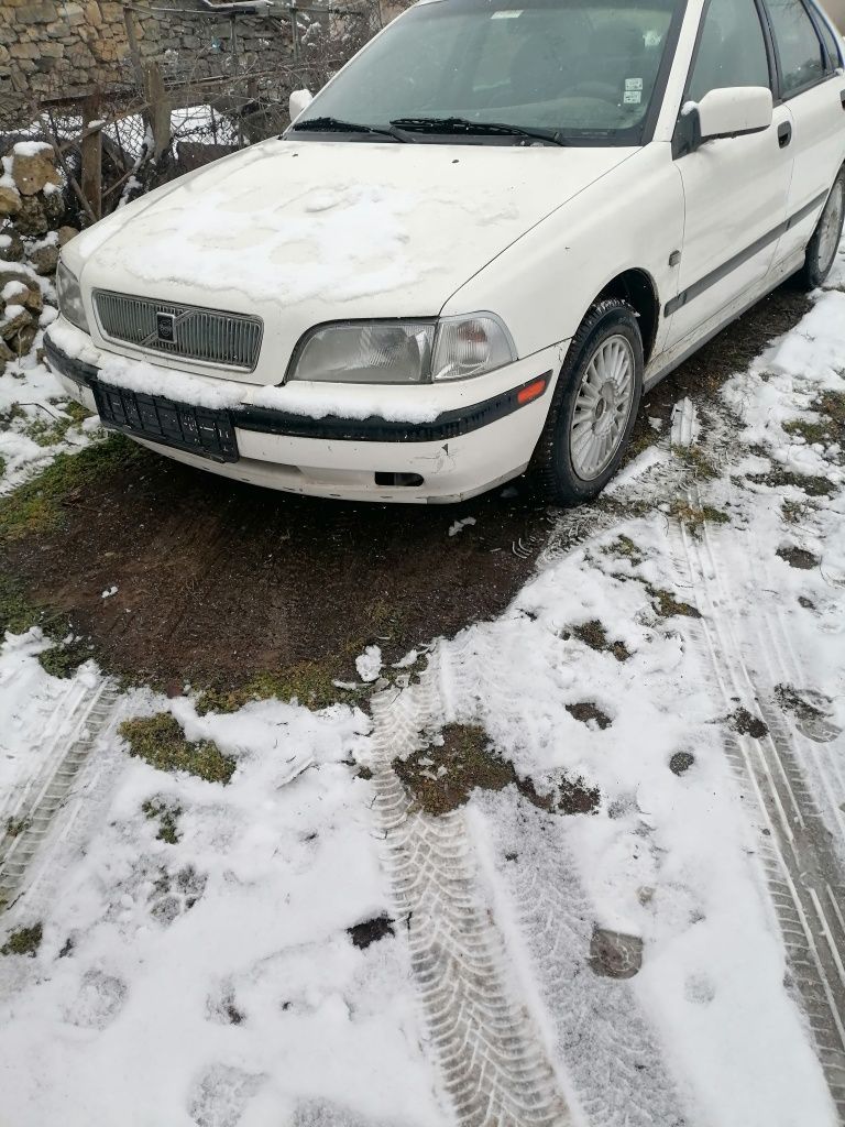 Продавам волво s 40 1.8 115ks.цяла за части.