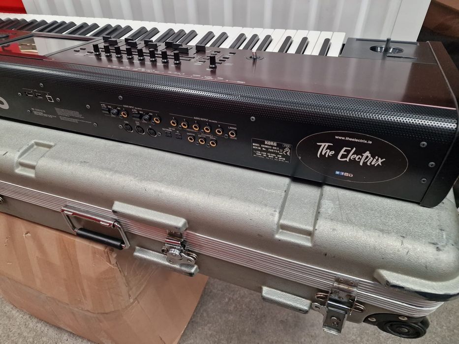 Korg Kronos 2 88 LS + Case, Pa5,Pa4