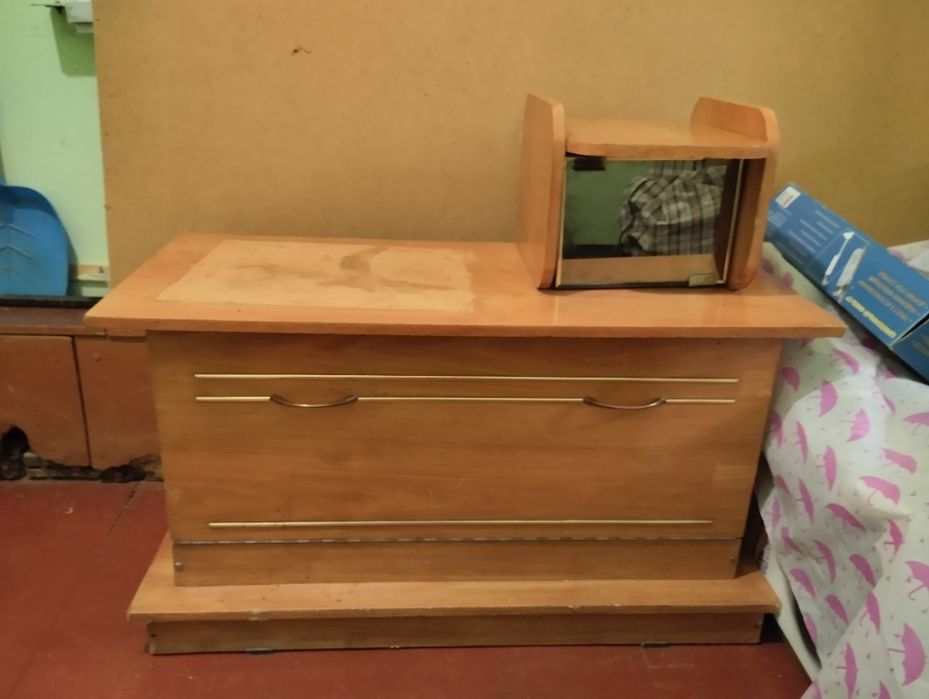 Обувница б/у 50.000с