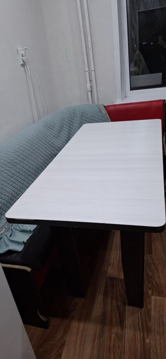 Кухонный стол в отличном состоянии 140х65 размео  13000 тг