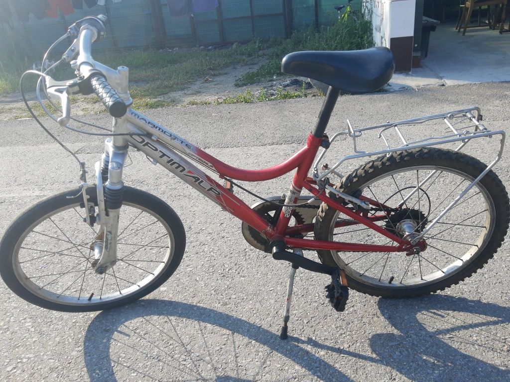 Vând bicicleta copii cu roti de 20