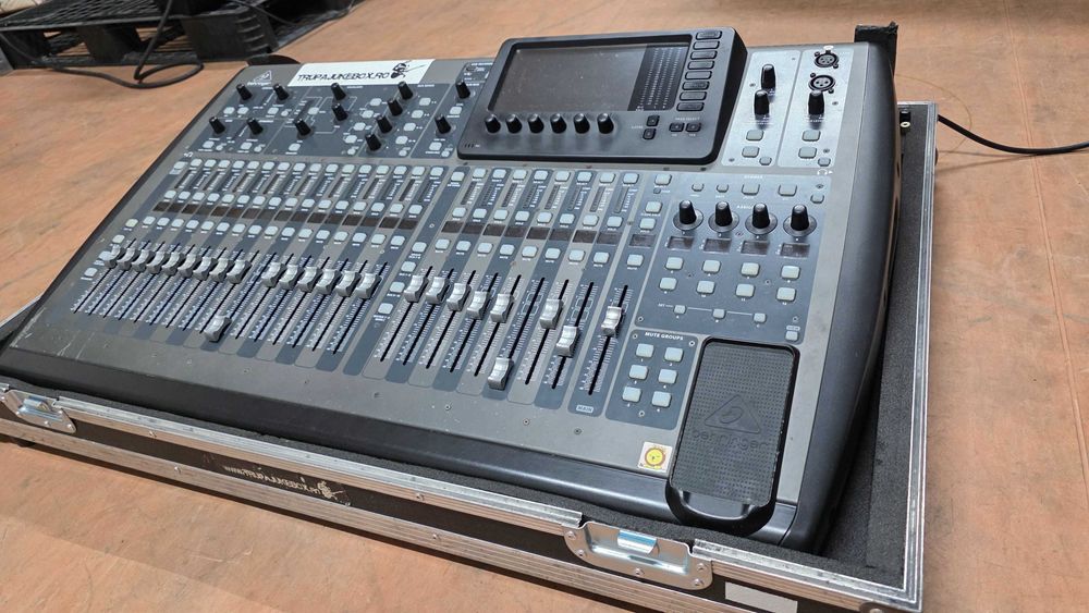 Mixer Digital Behringer X32, incl Flightcase