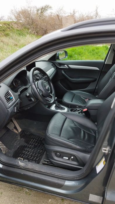 Продавам Audi Q3