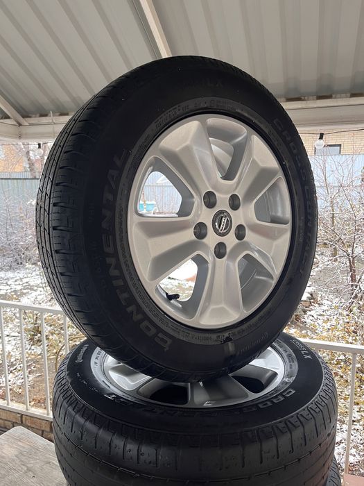 Диски r16 5/114.3 с резиной 215/65/16.   На Duster и Terrano