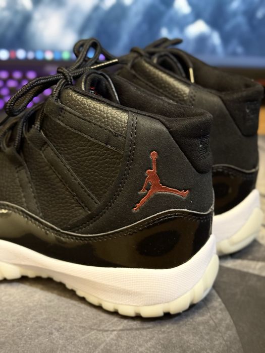 Jordan 11 Negru cu alb marimea 45
