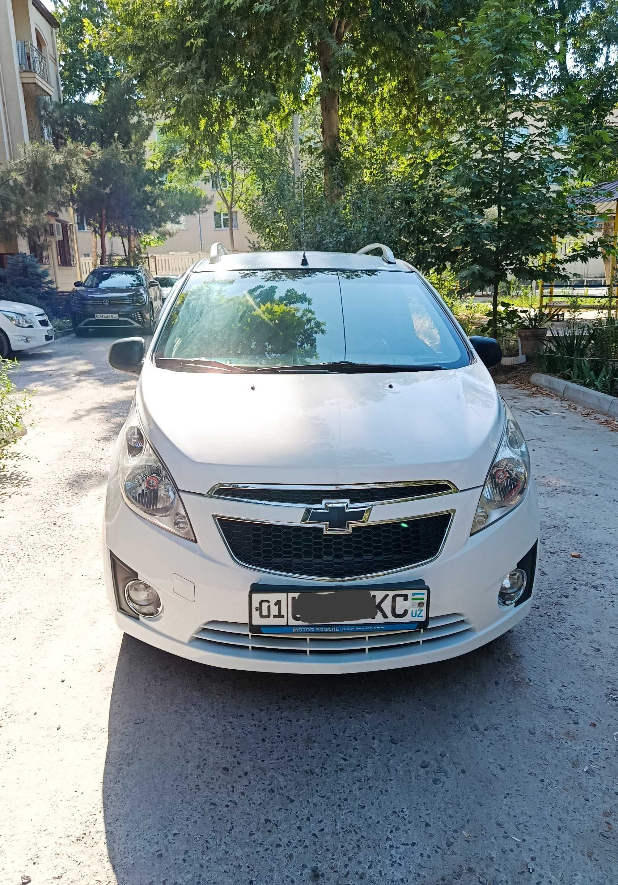 Spark avtomobili sotiladi
