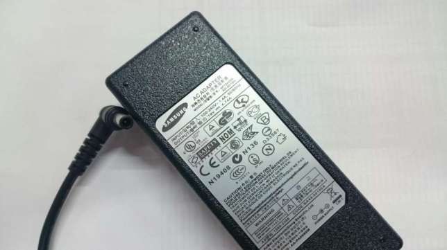 Блоки зарядки-адаптеры на любые модели ноутбуков + шнур для питания к