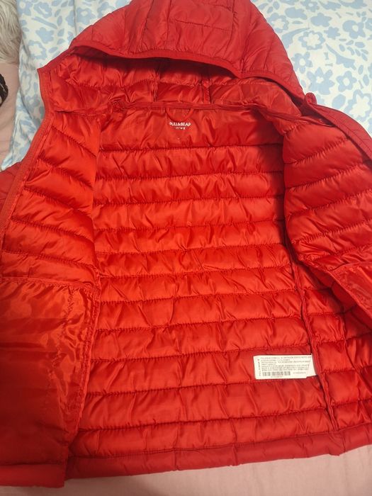 Червено яке с качулка