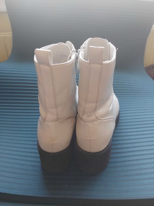 Бели дамски ботуши / боти, 39 номер