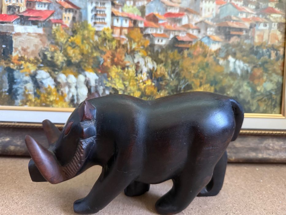 Брадавичесто прасе от плътно абаносово дърво