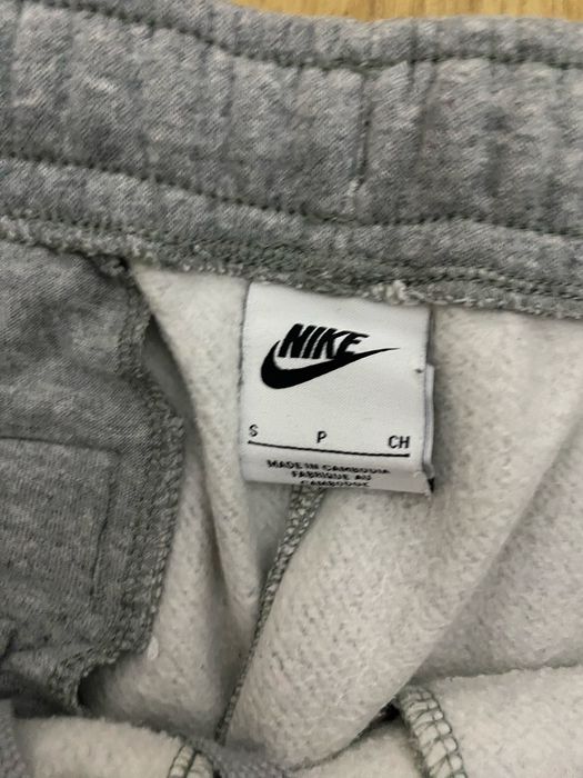 Vand Pantaloni Nike Club Fleece - Gri