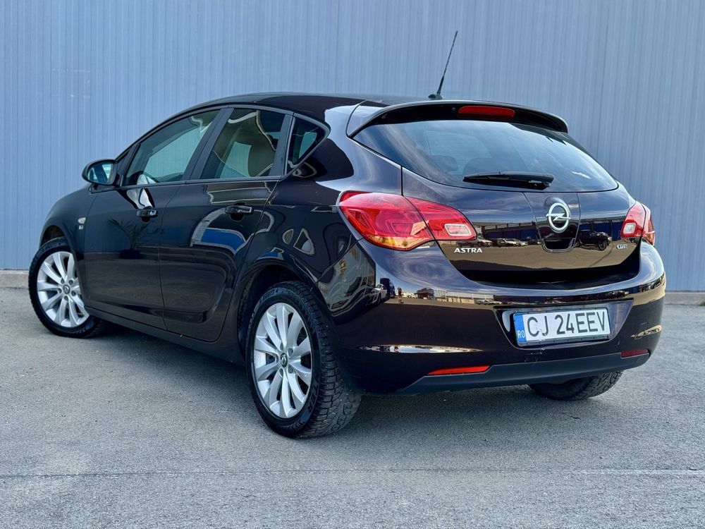 Opel Astra J / 1.7 CDTI / 110 CP / An 2012 / Euro 5