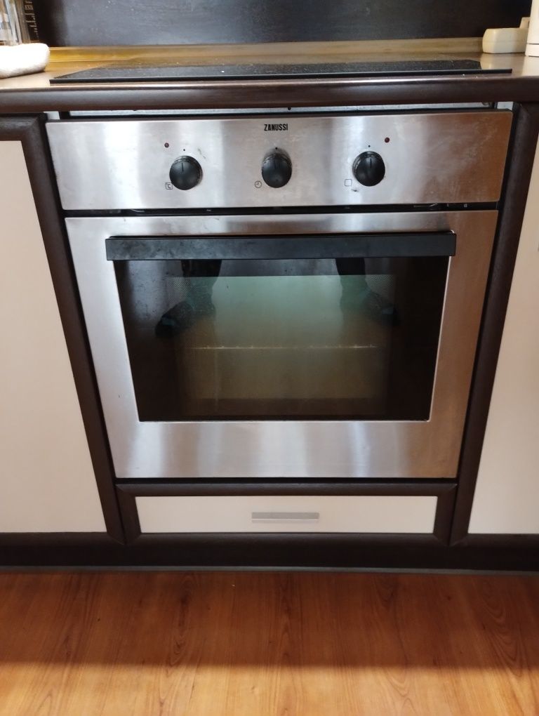 Продавам фурна за вграждане ZANUSSI
