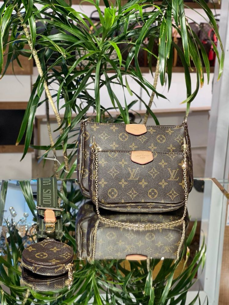 Geanta Louis Vuitton Noua !!! Dimensiuni 22/16 !!!