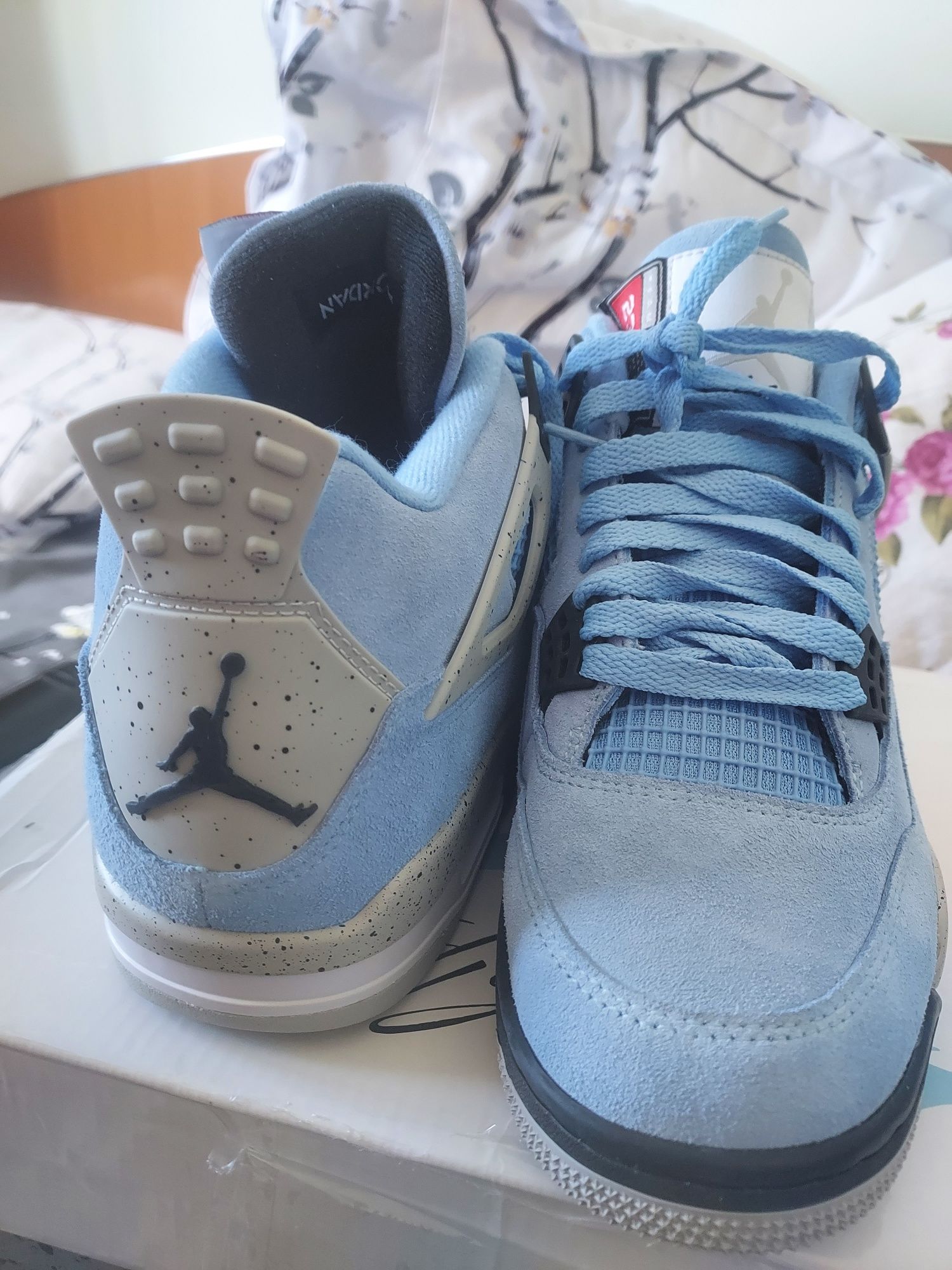 Vand jordan 4 unc