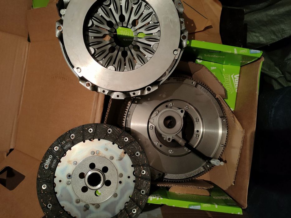 Vând ambreiaj cu volanta masa dubla Vw Tiguan motor 2.0 diesel 837345