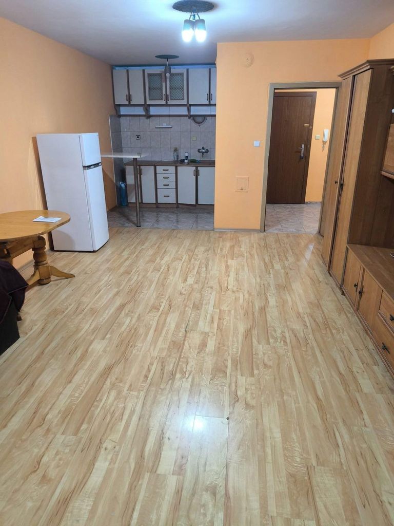 Дава се под наем Двустаен апартамент в Пловдив, Христо Смирненски - 76 кв.м за 325 € - Снимка #2