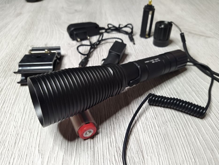 Lanterna Airsoft Vanatoare POWER LIGHT 521 Led Cree T6 NOU!
