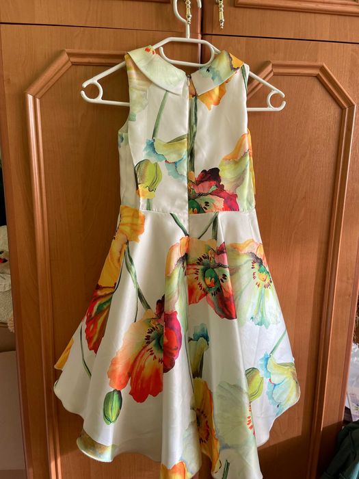 Разкошна рокля от сатен