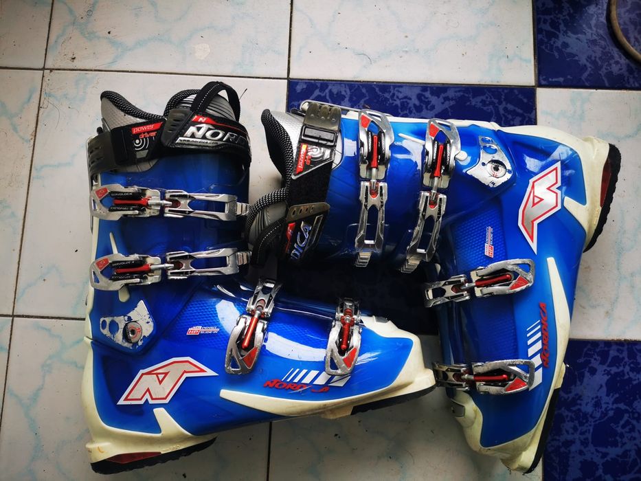 Vând clăpari Nordica Speed Machine 10 in stare buna 30-31