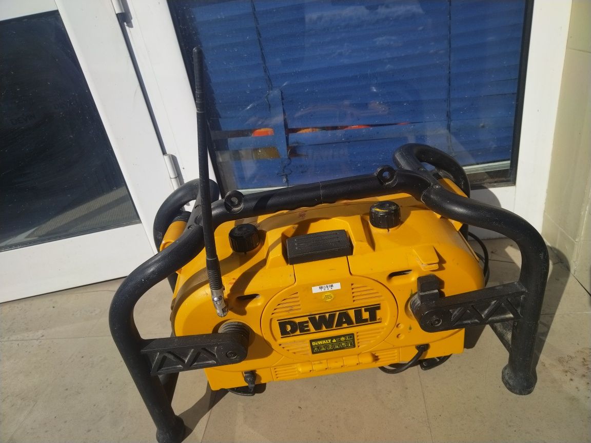 Радио с батерия DEWALT MH28839 За строителни обекти или за колекция