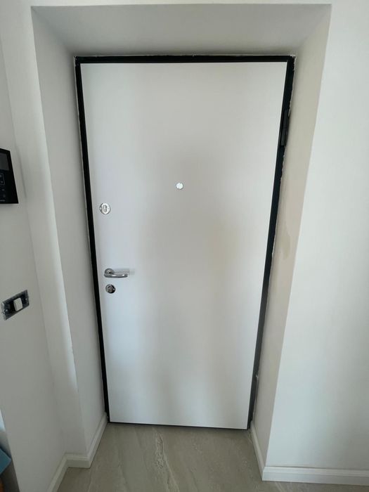 Usa metalica apartament naturen 2 iale 5 chei