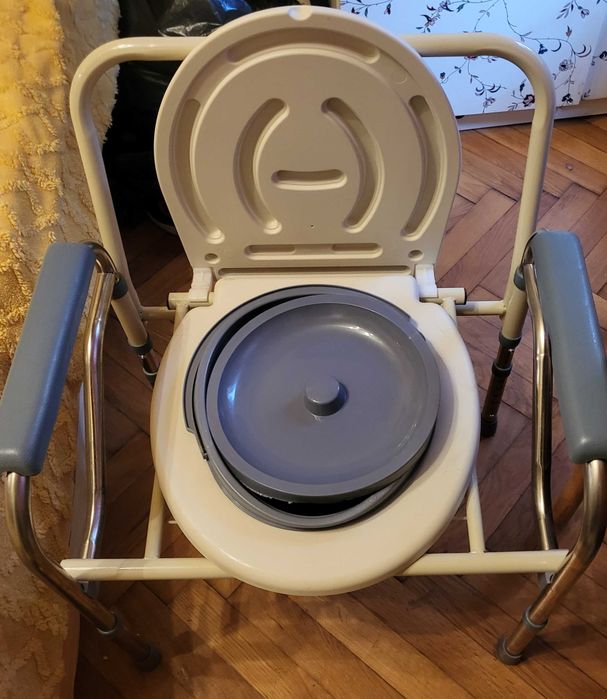 Scaun WC pentru varstnici, stare impecabila