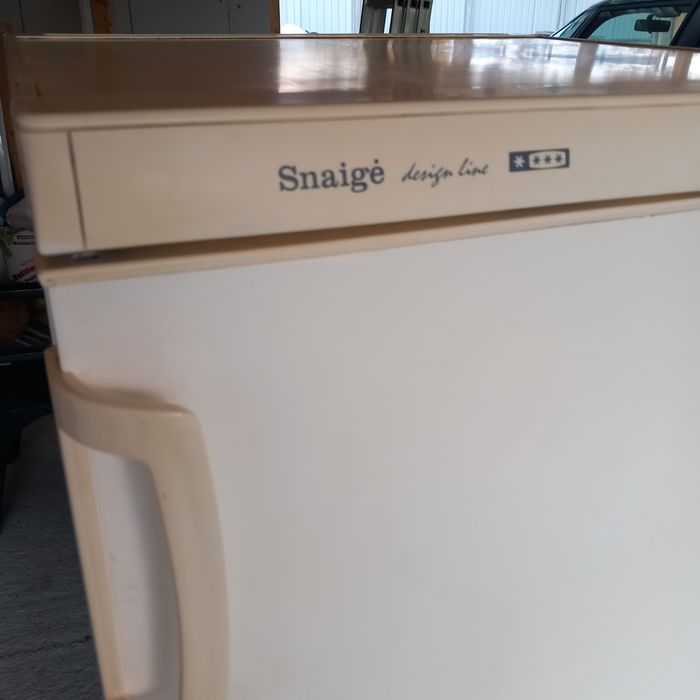 Продавам фризер Snaige