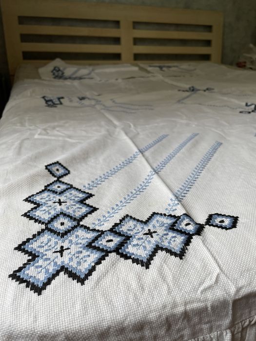 Ръчно шито на панама- кувертюра за легло/диван + покривка + калъфки