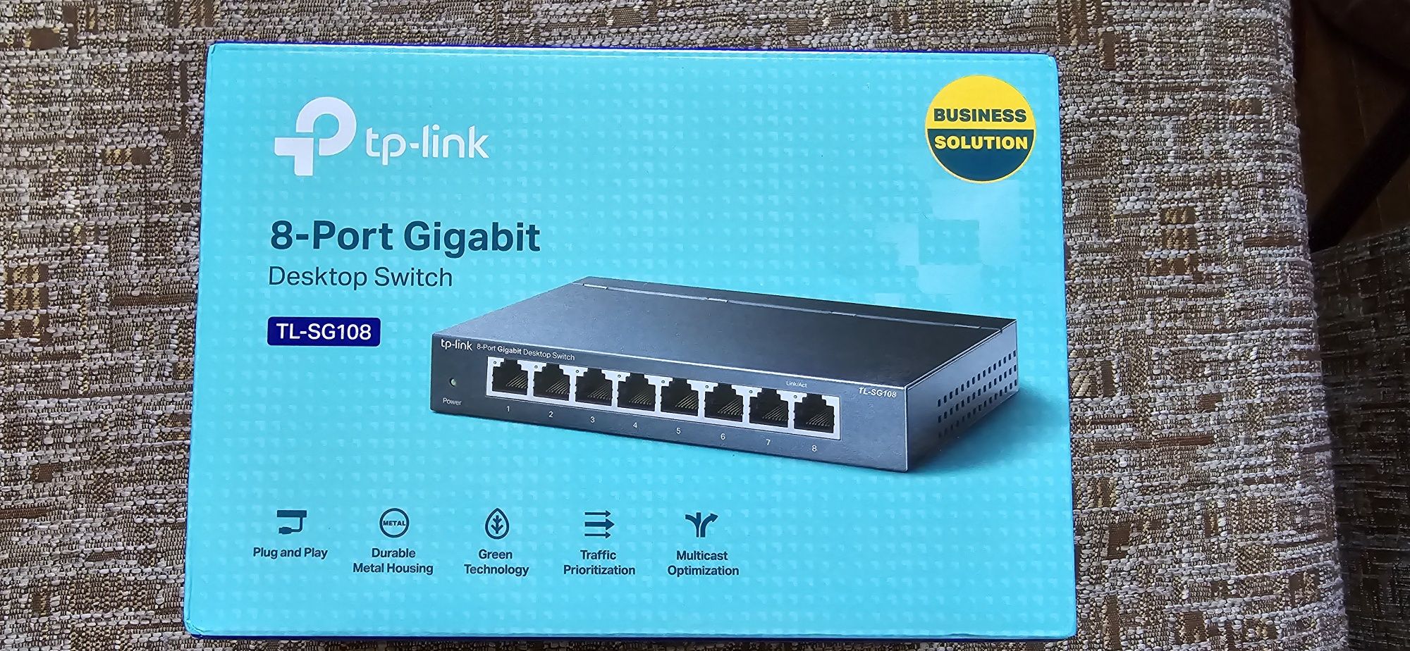 Коммутатор TP-LINK  (8 портов 10/100/1000 Мбит/сек)