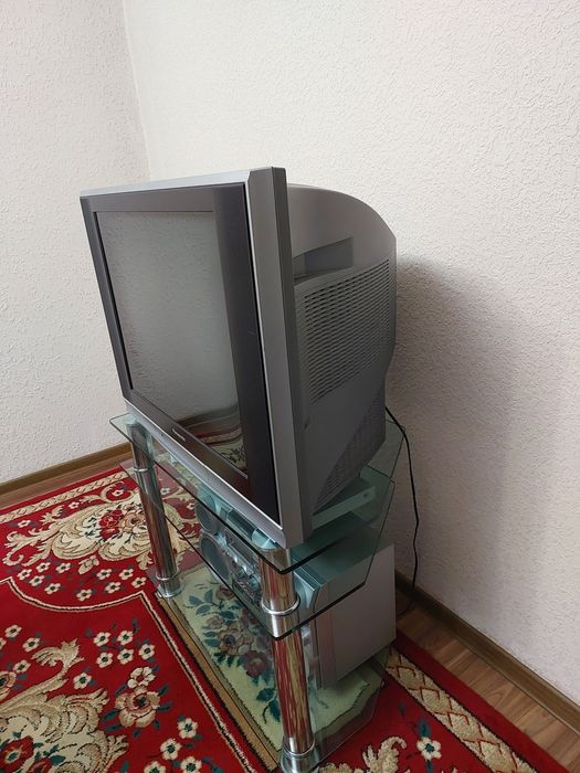 Телевизор и DVD плеер с подставкой