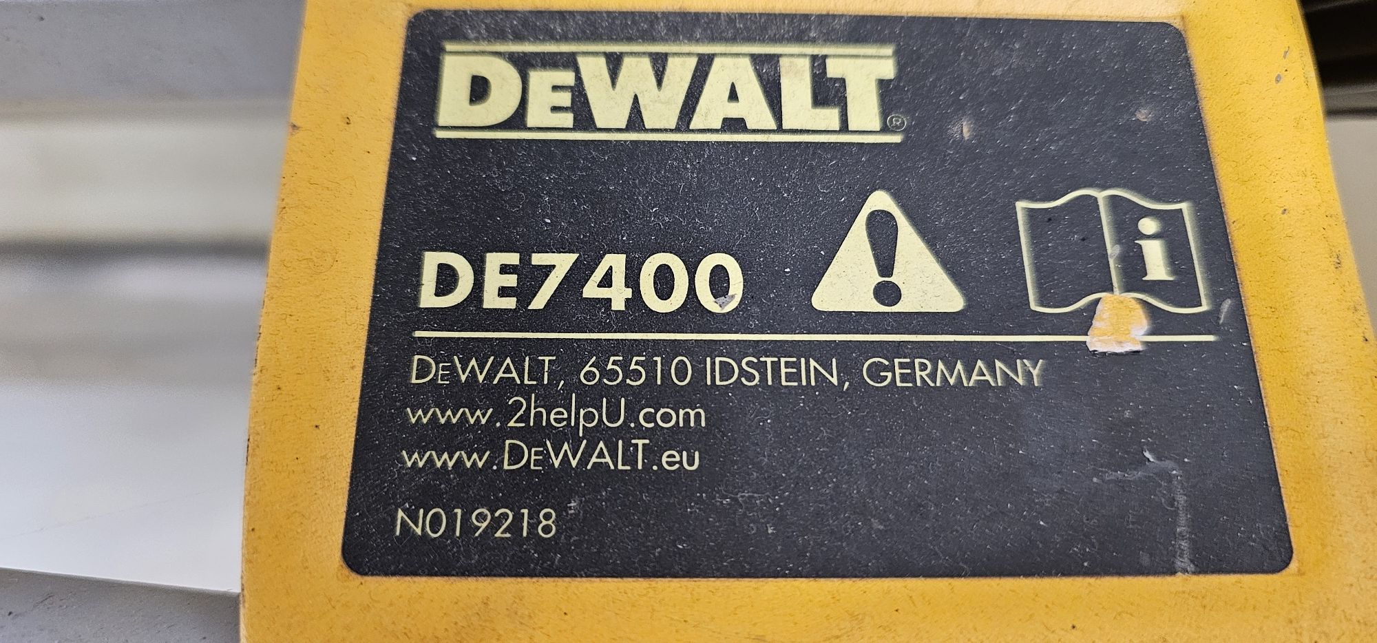 Стационарен циркуляр за дърво Dewalt DWE7485 с маса Dewalt DE7400