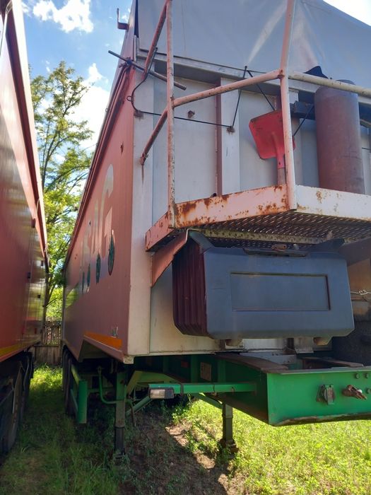 Vând cap tractor și semiremorca în cuplu