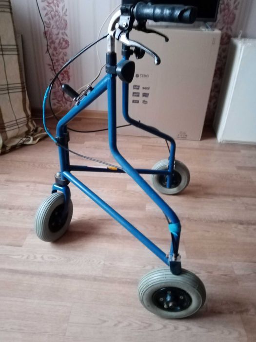 Ходунки для взрослых с колесами