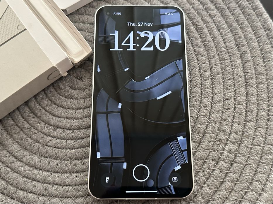 Nothing Phone 1 БЯЛ 256GB / 8 + 2 GB RAM пълен комплект в чудесен вид