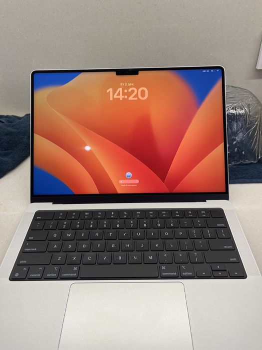 MacBook Pro, M4 Pro. Озу 24гб, память 512гб
