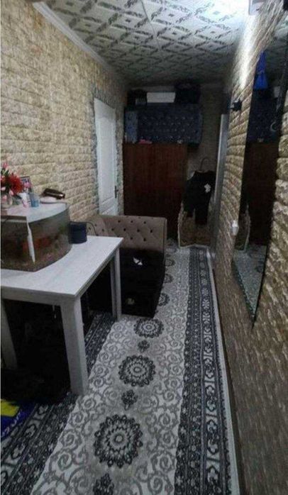 БЕРУНИЙ 3хона 2 этаж. супер локация. кирпич. 67м2. метро 100 м.