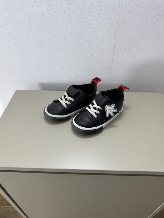 Tenisi nr 25 purtati o singura data