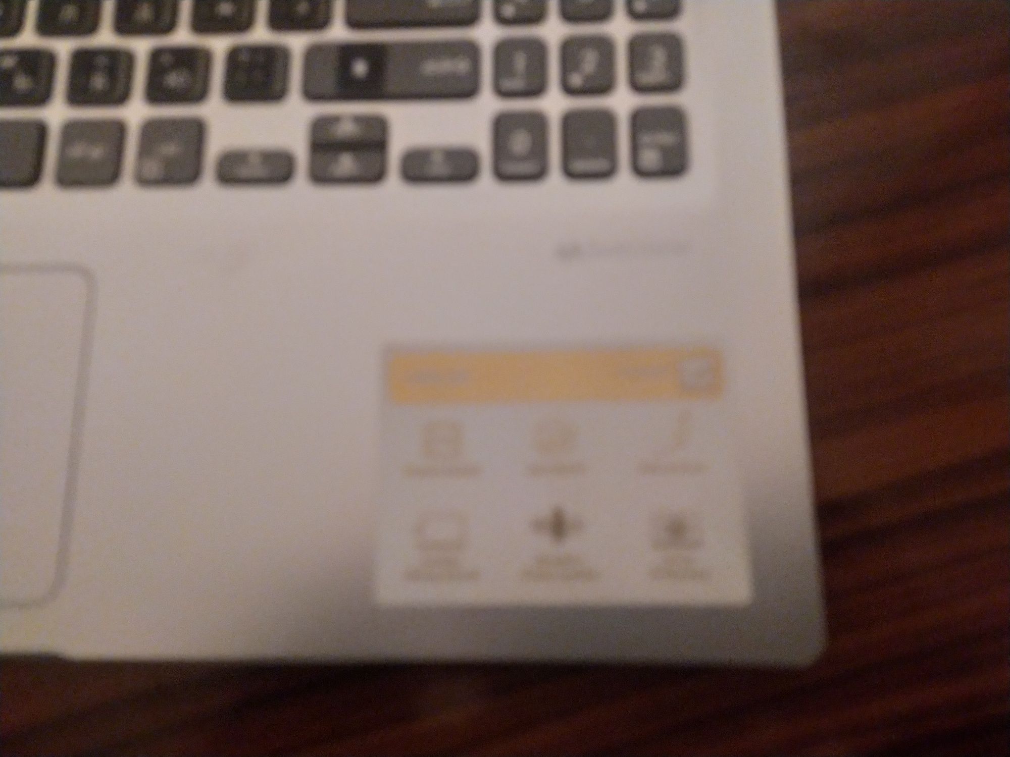 Kampiyiter ASUS CORe 3 256/4 yangi dakument karopka garantasi bor I