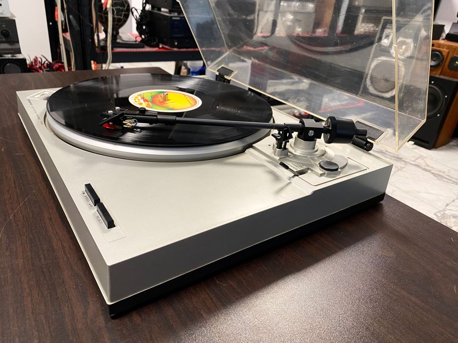 Отличен грамофон Sanyo