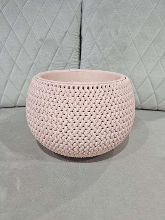 Продам кашпо розового цвета
